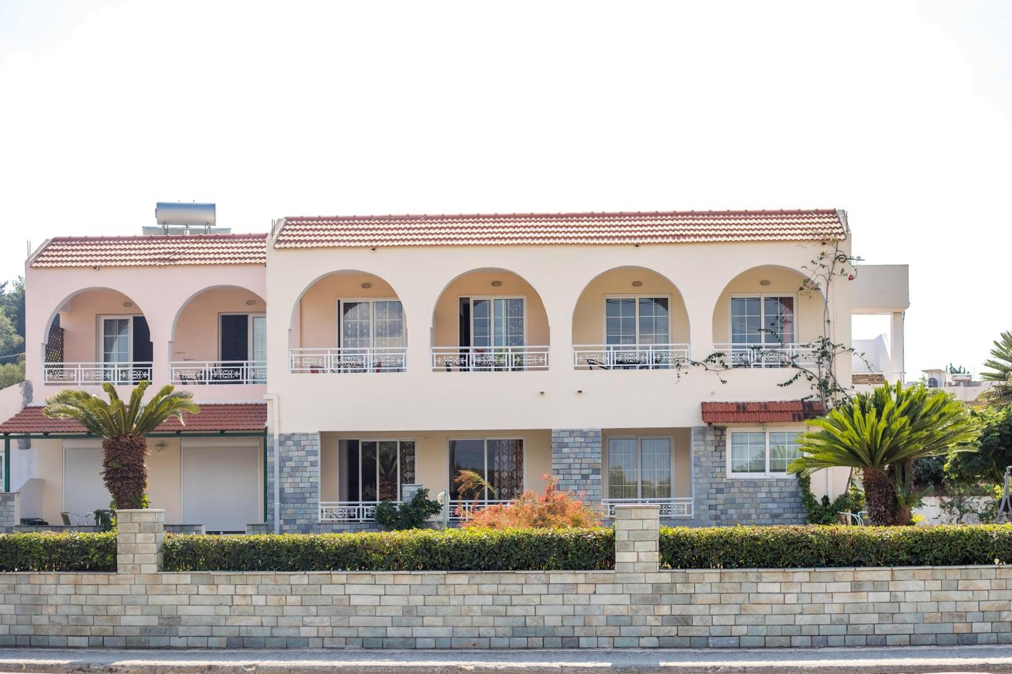 פליראקי Dimitris Studios & Apartments מראה חיצוני תמונה