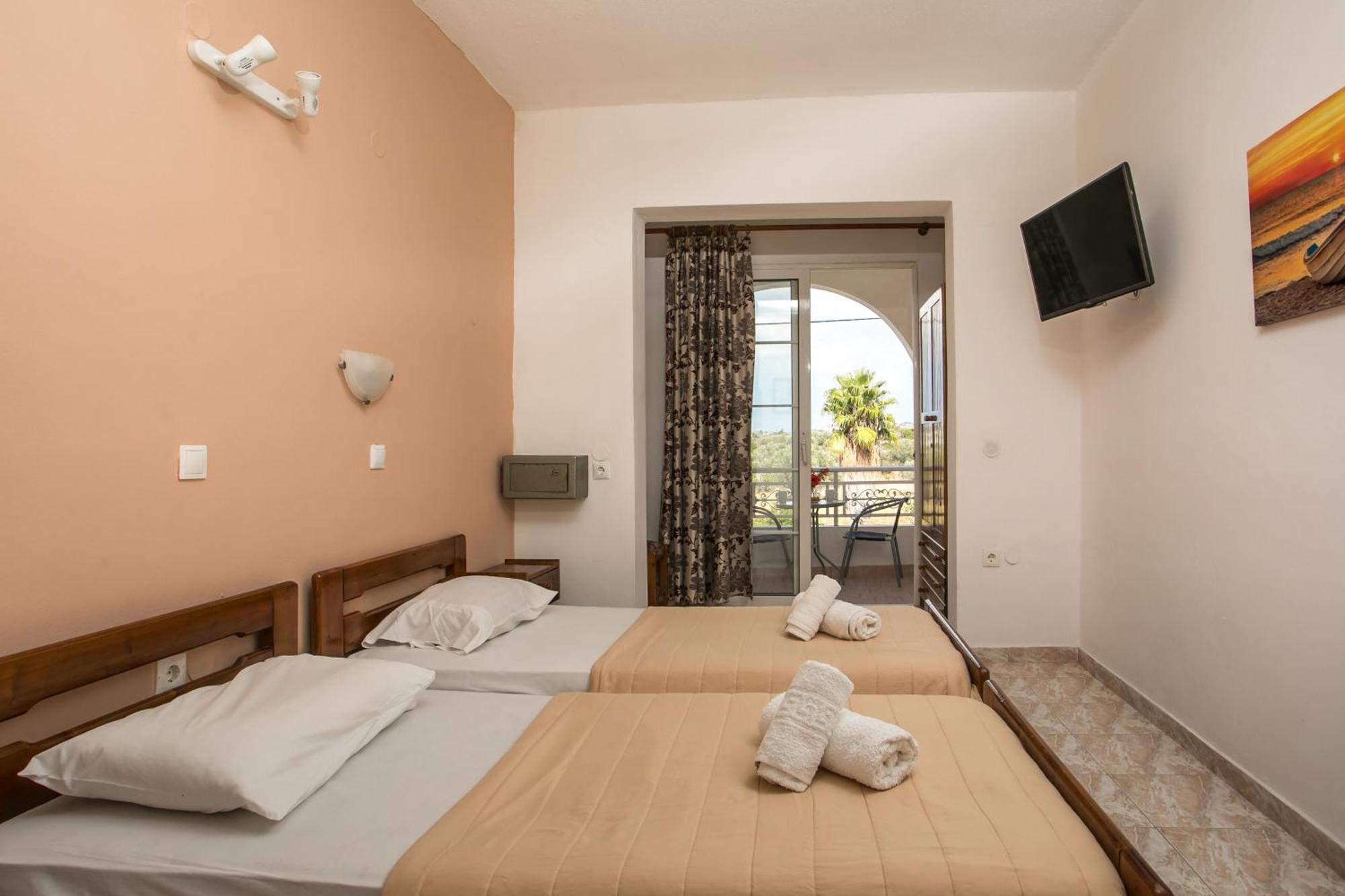פליראקי Dimitris Studios & Apartments מראה חיצוני תמונה