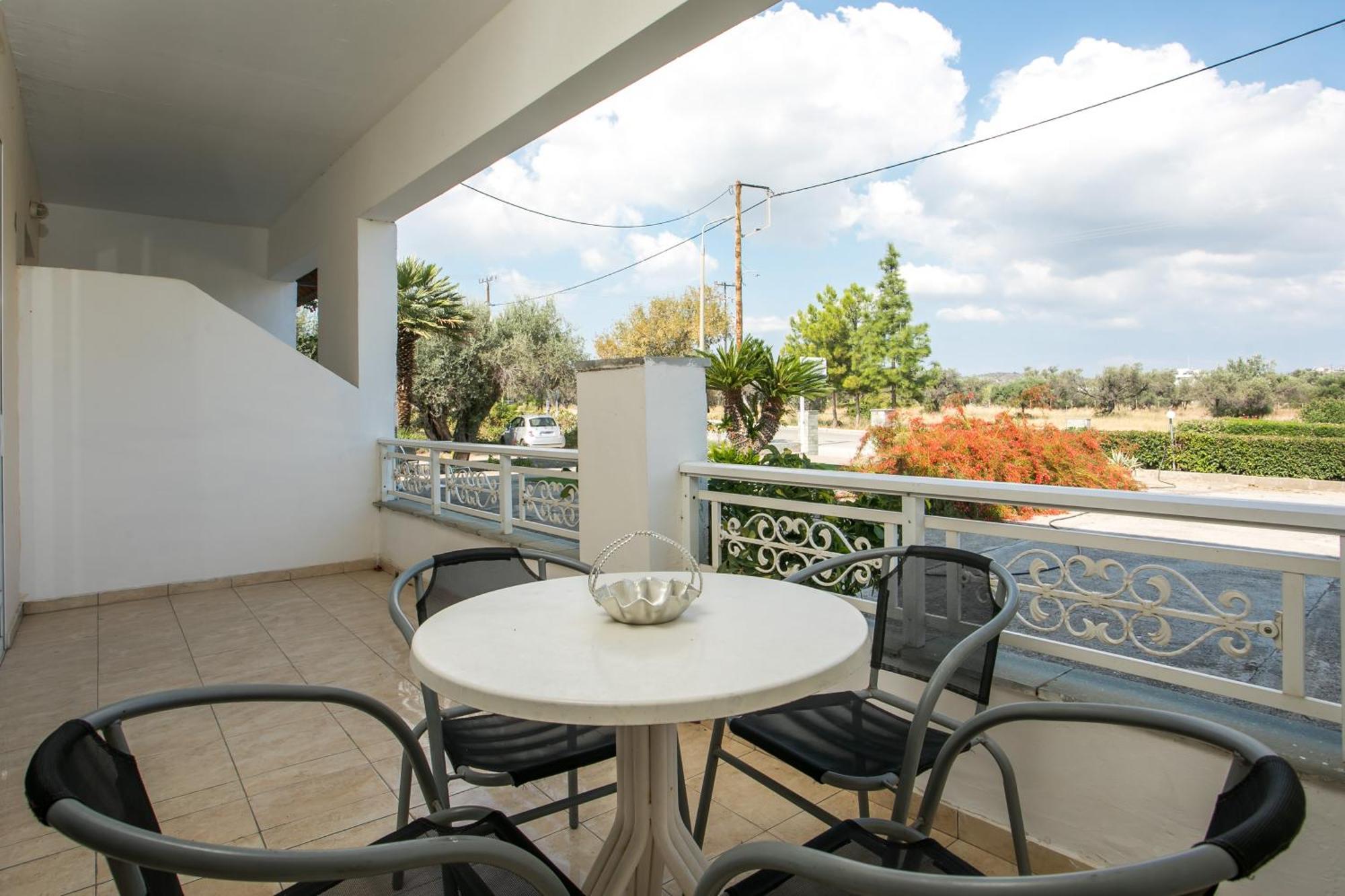 פליראקי Dimitris Studios & Apartments מראה חיצוני תמונה