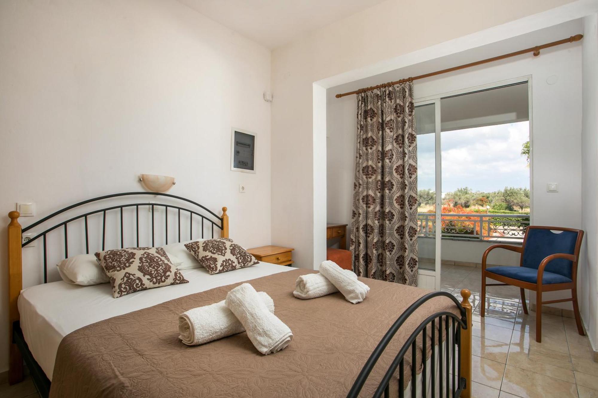 פליראקי Dimitris Studios & Apartments מראה חיצוני תמונה