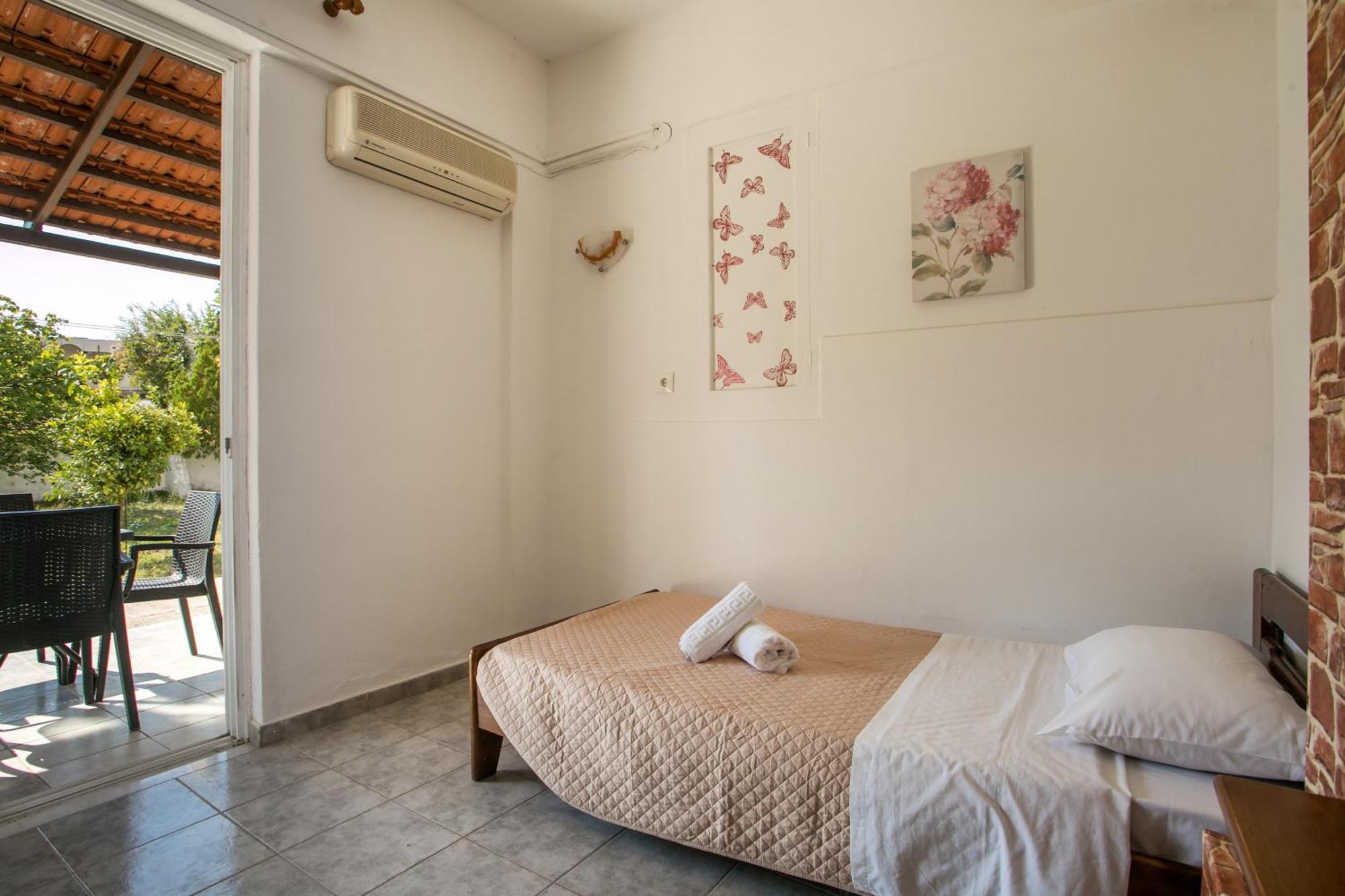 פליראקי Dimitris Studios & Apartments מראה חיצוני תמונה