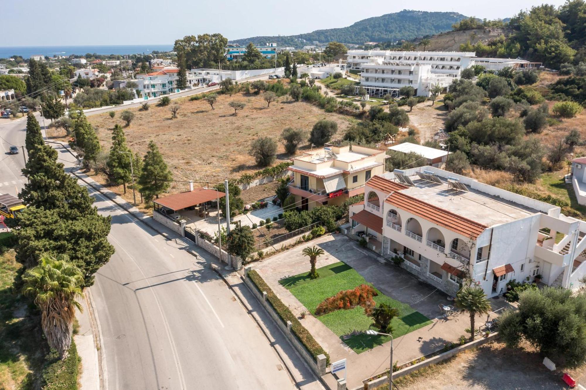 פליראקי Dimitris Studios & Apartments מראה חיצוני תמונה