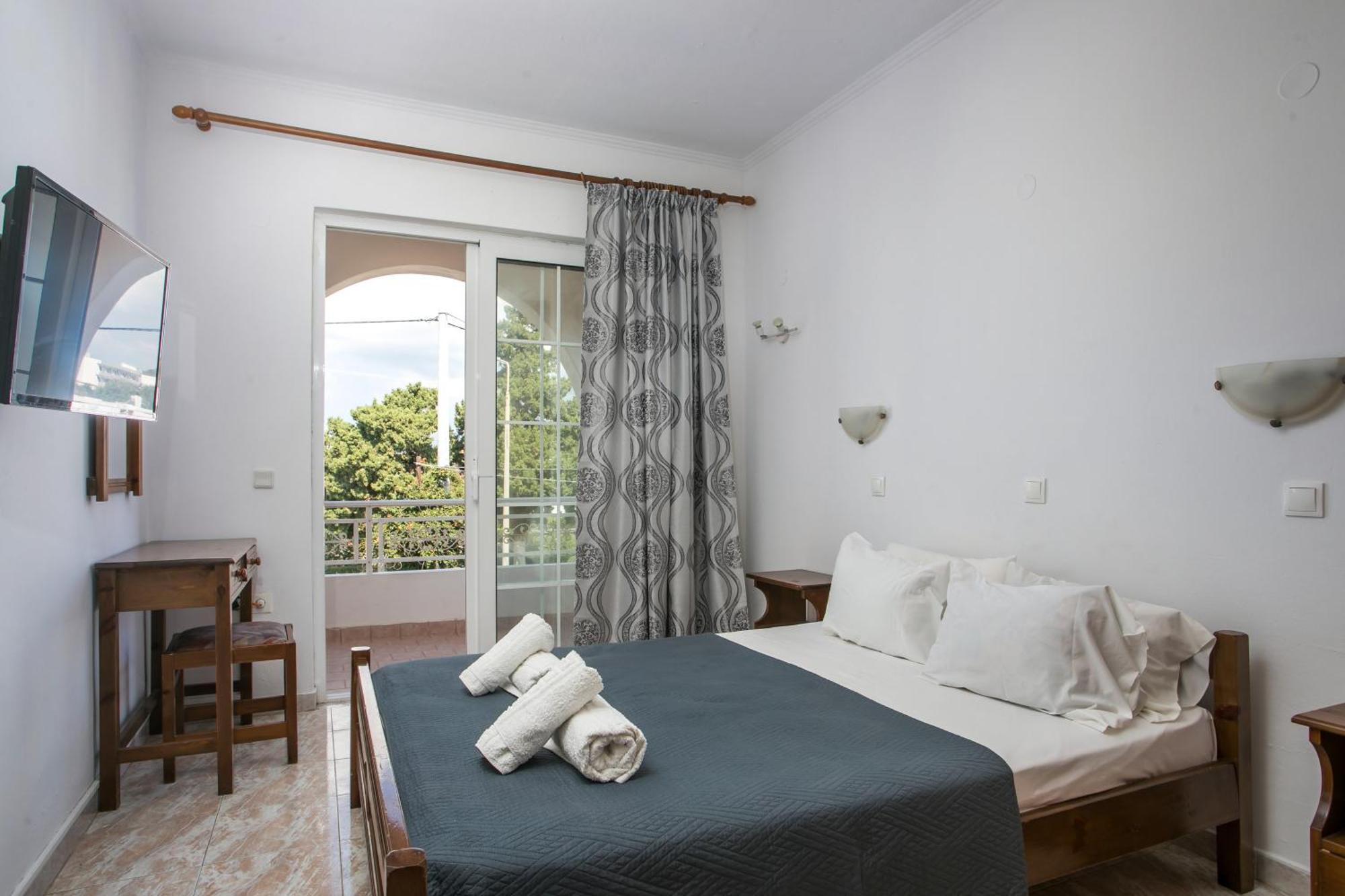 פליראקי Dimitris Studios & Apartments מראה חיצוני תמונה