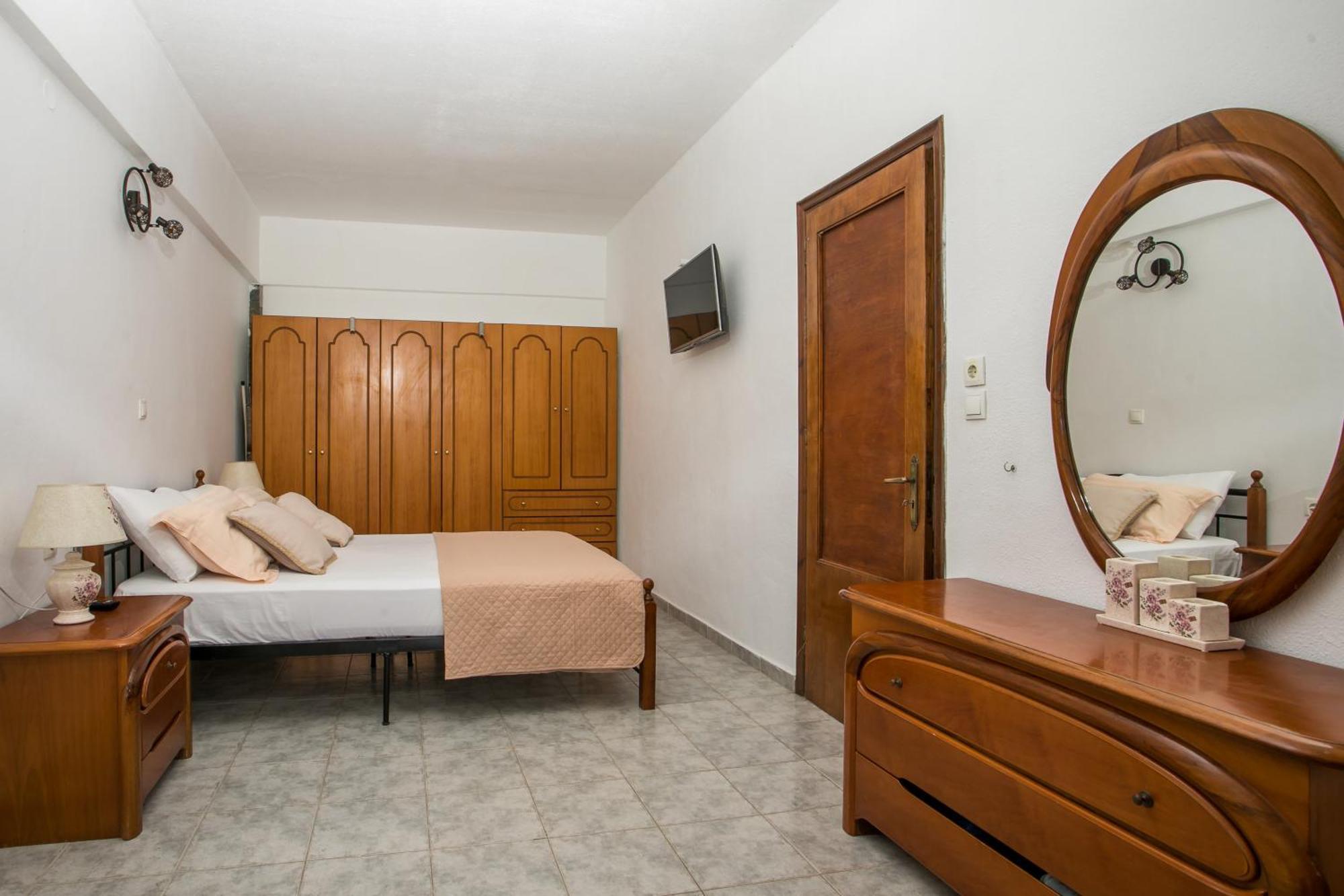 פליראקי Dimitris Studios & Apartments מראה חיצוני תמונה