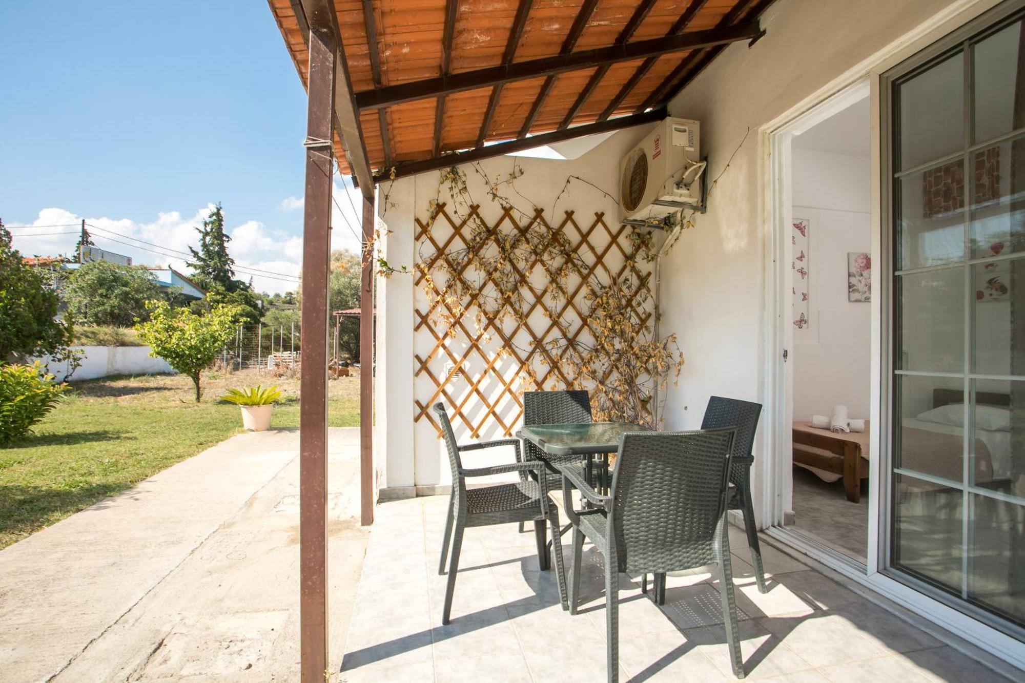 פליראקי Dimitris Studios & Apartments מראה חיצוני תמונה