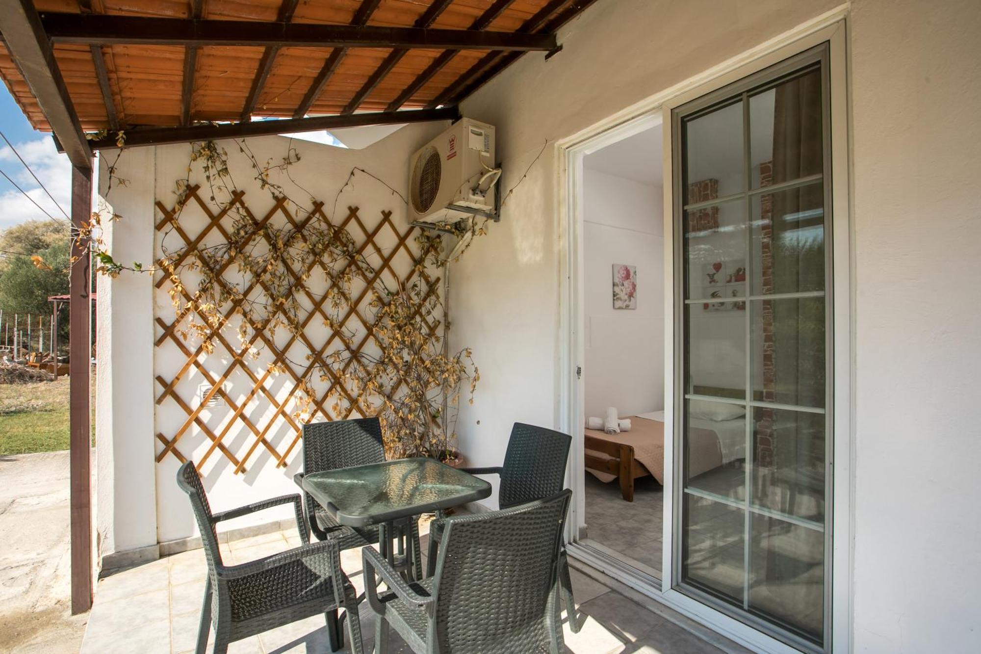 פליראקי Dimitris Studios & Apartments מראה חיצוני תמונה