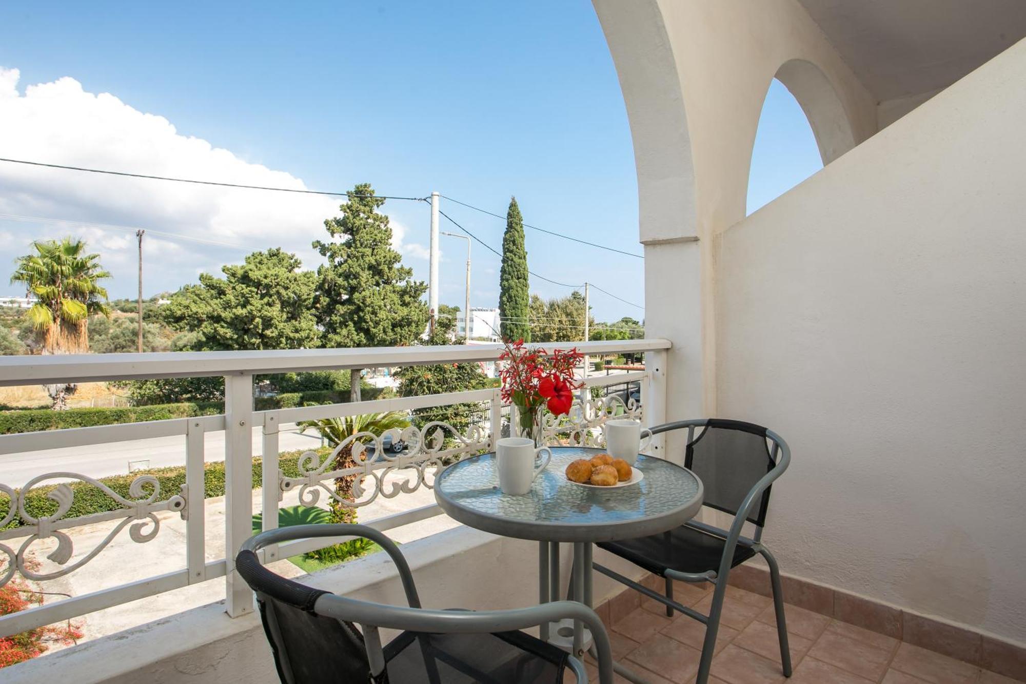פליראקי Dimitris Studios & Apartments מראה חיצוני תמונה
