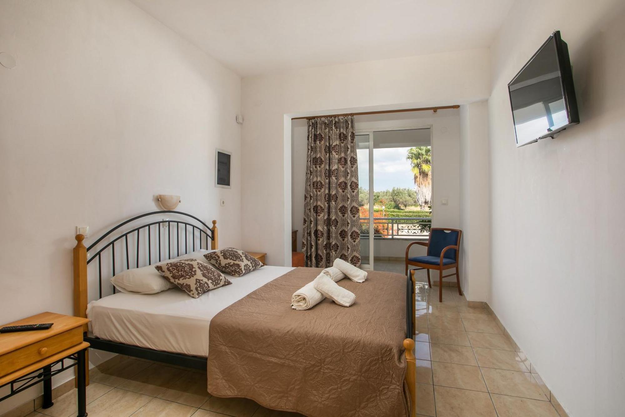 פליראקי Dimitris Studios & Apartments מראה חיצוני תמונה