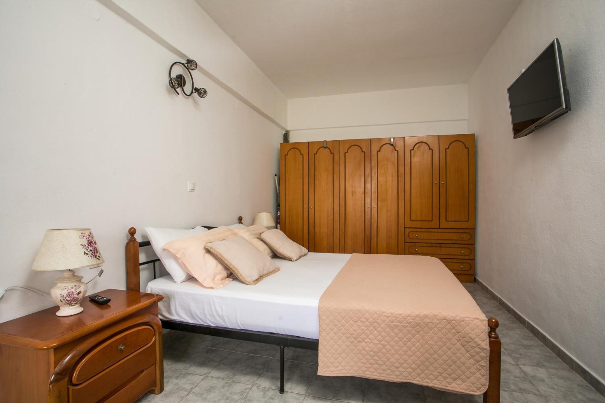פליראקי Dimitris Studios & Apartments מראה חיצוני תמונה