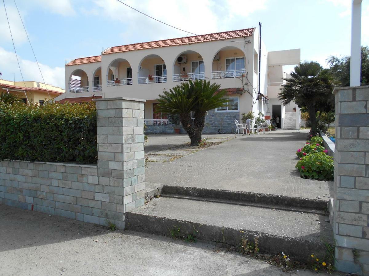 פליראקי Dimitris Studios & Apartments מראה חיצוני תמונה